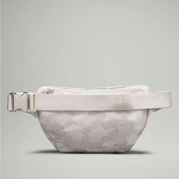 NWT - Lululemon City Adventurer Belt Bag 2.5L Camo White Opal - Picture 2 of 5